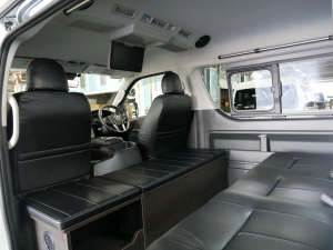 ハイエースワゴン１０人乗り　車中泊できる街乗り仕様車