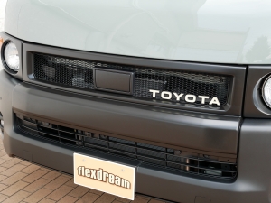 ハイエースバン９型ハイエース　丸目カスタム　ベッド付き