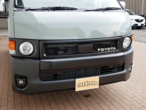 ハイエースバン９型ハイエース　丸目カスタム　ベッド付き
