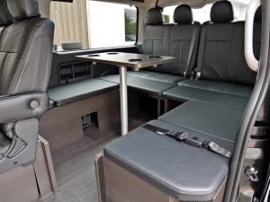 ハイエースワゴン新車カスタムコンプリート