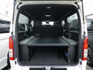 ハイエースバン新車：ハイエースバン４ＷＤ