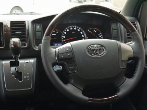 ハイエースバン4型新車　２８００ディーゼルターボ４ＷＤ　ダークプライム