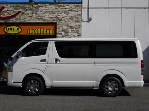 ハイエースバン4型新車　２８００ディーゼルターボ４ＷＤ　ダークプライム
