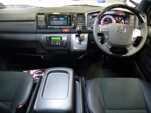 ハイエースバン新車：ハイエースバン４ＷＤ