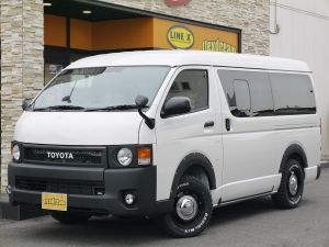 ハイエースバン新車アウトレット４WD　ダークプライムⅡ　丸目クラシック