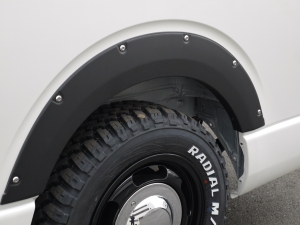 ハイエースバン新車アウトレット４WD　ダークプライムⅡ　丸目クラシック