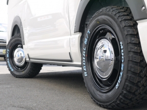 ハイエースバン新車アウトレット４WD　ダークプライムⅡ　丸目クラシック