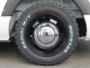 ハイエースバン新車アウトレット４WD　ダークプライムⅡ　丸目クラシック