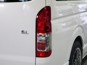 ハイエースワゴン新車：ハイエースワゴン４ＷＤ