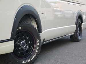 ハイエースバン新車アウトレットスパロン　4WD　ディーゼル　３列シート９人乗り　ＲＥＶＯシート