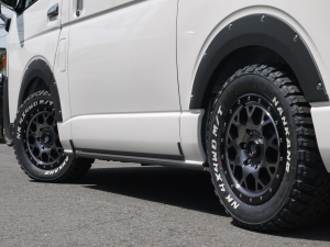 ハイエースバン新車　カスタム　ワイドミドル　四駆