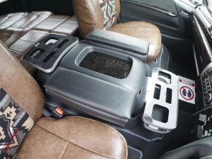 ハイエースワゴン車中泊　新車カスタム　スライドレール　ベッドキット