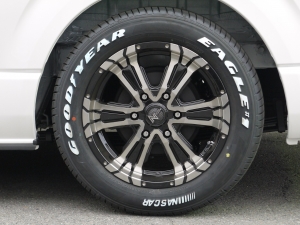 ハイエースバン前向き８人　３列シート　フラットベッド　車中泊