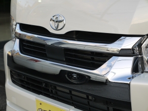 ハイエースワゴン１０人乗り　新車カスタム