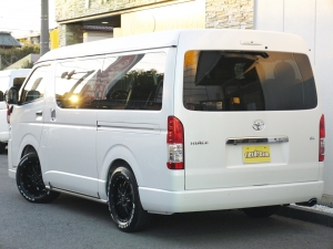 ハイエースワゴン１０人乗り　新車カスタム