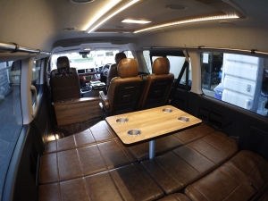 ハイエースワゴン１０人乗り　新車カスタム