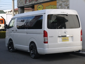 ハイエースワゴン１０人乗り　新車カスタム