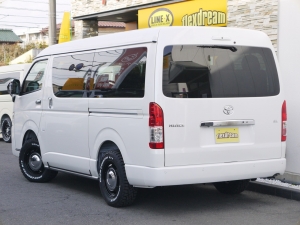 ハイエースワゴン１０人乗り　新車カスタム