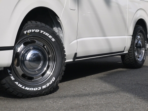 ハイエースワゴン１０人乗り　新車カスタム