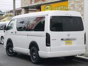 ハイエースワゴン１０人乗り　新車カスタム