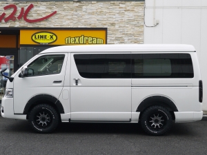 ハイエースワゴン１０人乗り　新車カスタム
