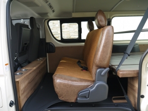 ハイエースバンDX　4WD　ディーゼル　丸目
