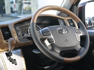 ハイエースバン安全装備追加 特設カラー消防レッド