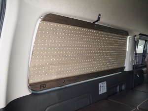 ハイエースバン安全装備追加 特設カラー消防レッド