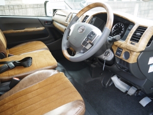 ハイエースバンDX　4WD　ディーゼル　丸目
