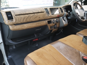 ハイエースバンDX　4WD　ディーゼル　丸目