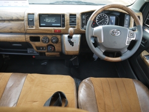 ハイエースバンDX　4WD　ディーゼル　丸目