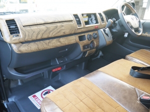 ハイエースバンDX　4WD　ディーゼル　丸目