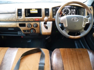 ハイエースバンDX　4WD　ディーゼル　丸目