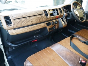 ハイエースバンDX　4WD　ディーゼル　丸目