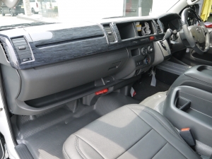 ハイエースバンスパロン　4WD　ディーゼル