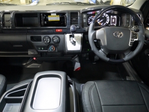 ハイエースバンスパロン　4WD　ディーゼル