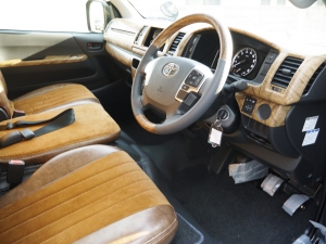 ハイエースバンDX　4WD　ディーゼル　丸目