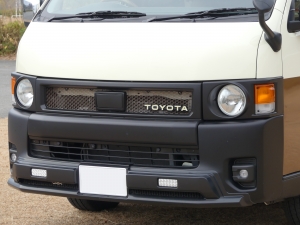 ハイエースワゴン丸目換装FD-classicカスタム　ライトイエロー