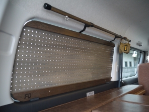 ハイエースバン特設カラーライトイエロー　安全装備付き