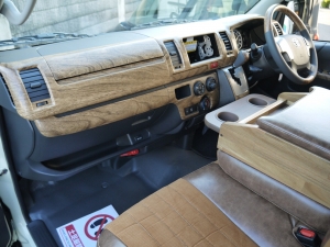 ハイエースバンDX　4WD　ディーゼル　丸目