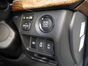 ハイエースバンディーゼル4WD　特設カラーライトイエロー