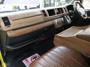 ハイエースワゴン新車アウトレット丸目換装FD-classicカスタム　ヴァージニアイエロー