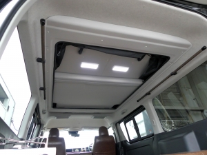 ハイエースバン新車アウトレット安全装備付き　丸目換装FD-classicカスタム