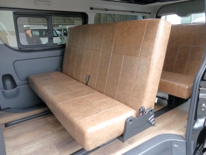 ハイエースバン新車アウトレット安全装備付き　丸目換装FD-classicカスタム
