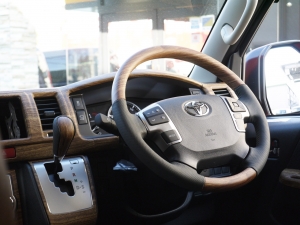 ハイエースバンディーゼル4WD　丸目カスタム　ネオクラシック