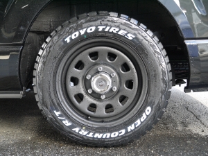 ハイエースバンディーゼル4WD　丸目カスタム　ネオクラシック