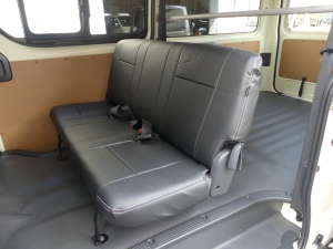 ハイエースバンDX　4WD　ディーゼル　丸目