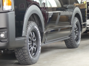 ハイエースバンディーゼル4WD　丸目カスタム　ネオクラシック