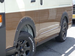 ハイエースバンディーゼル4WD　丸目カスタム　ネオクラシック