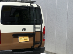 ハイエースバンディーゼル4WD　丸目カスタム　ネオクラシック